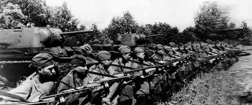 Liên Xô sản xuất hơn 5 triệu súng PPSh từ năm 1941 đến 1945, khiến nó trở thành vũ khí bộ binh chủ lực của Hồng quân trong Thế chiến II và những năm sau đó. Thậm chí, khẩu PPSh vẫn nằm trong biên chế ngay cả khi Liên Xô chế tạo khẩu AK-47 huyền thoại.