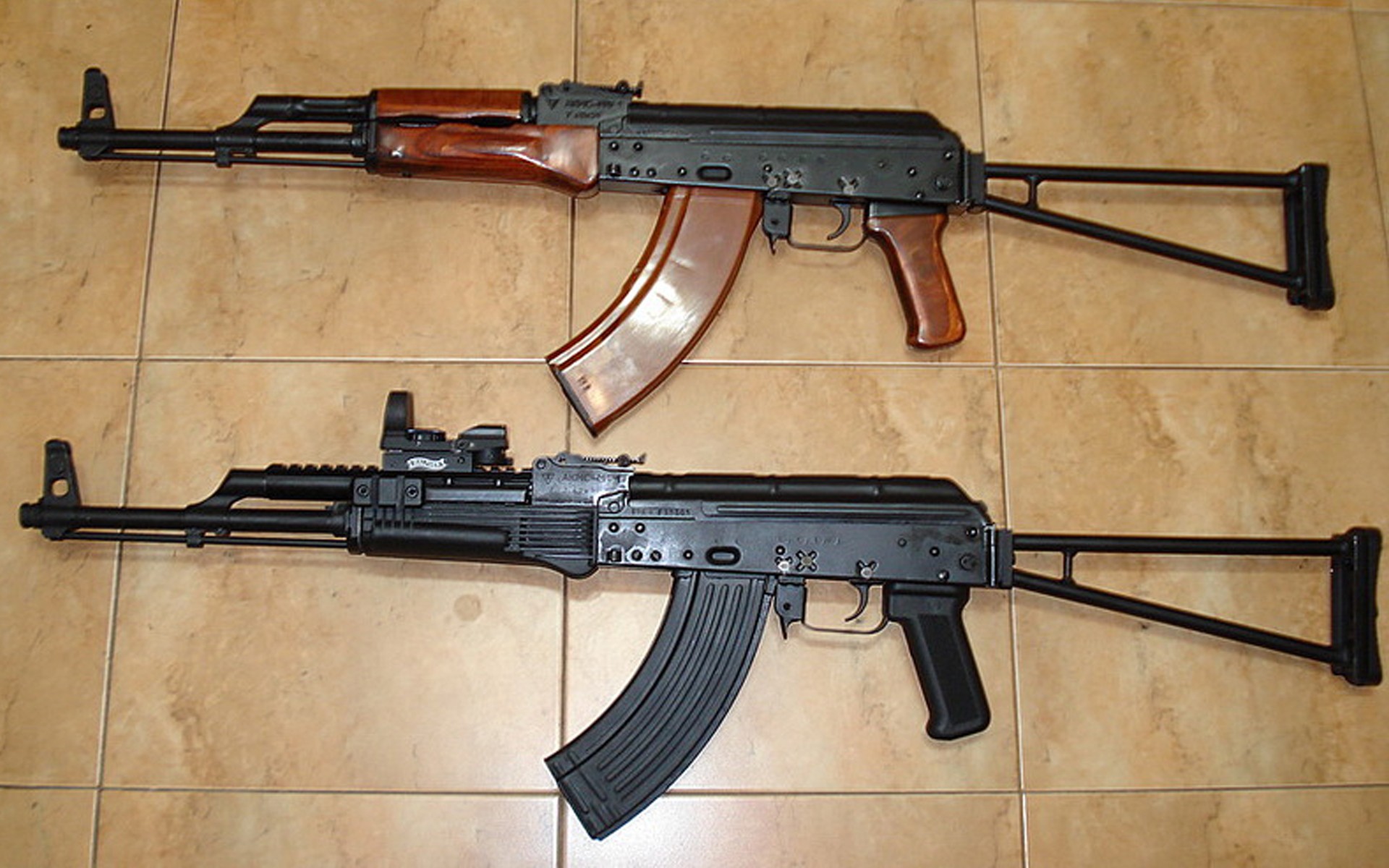 Lấy cảm hứng từ súng trường tấn công STG-44 của Đức Quốc xã, AK-47 dễ sử dụng, giá rẻ và bền, nó là loại vũ khí phù hợp nhất đối với những người lính nghĩa vụ của Liên Xô và các nước thuộc thế giới thứ 3. Trong 60 năm qua, AK-47 được cho là loại vũ khí hiệu quả nhất trên thế giới.