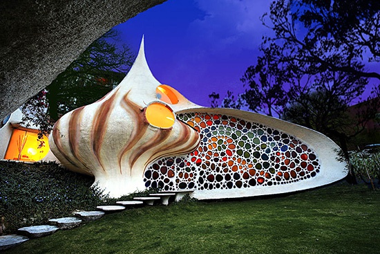 Nhà vỏ sò ở Mexico được thiết kế vào năm 2006 bởi Javier Sensonian, chuyên gia về kiến ​​trúc sinh học.