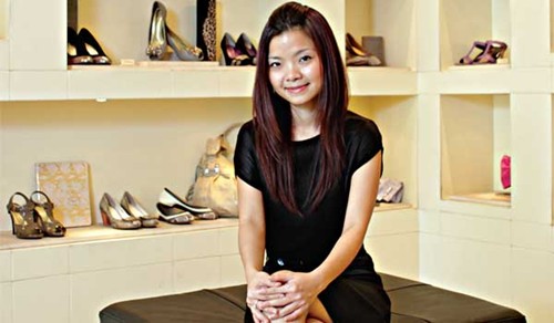 Vưu Lệ Quyên Là một trong ba người con của doanh nhân gốc Hoa thành đạt Vưu Khải Thành tại Việt Nam, Vưu Lệ Quyên nhanh chóng khẳng định tên tuổi của mình bằng việc sở hữu thương hiệu thời trang riêng Gosco sau khi du học 7 năm tại Canada.