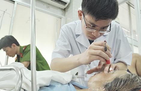 Hình ảnh Hoàng Tăng Thị Thu Hương đang được điều trị tại bệnh viện