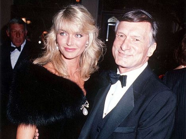 Ông chủ tạp chí Playboy Hugh Hefner và người vợ thứ hai, Kimberley Conrad.