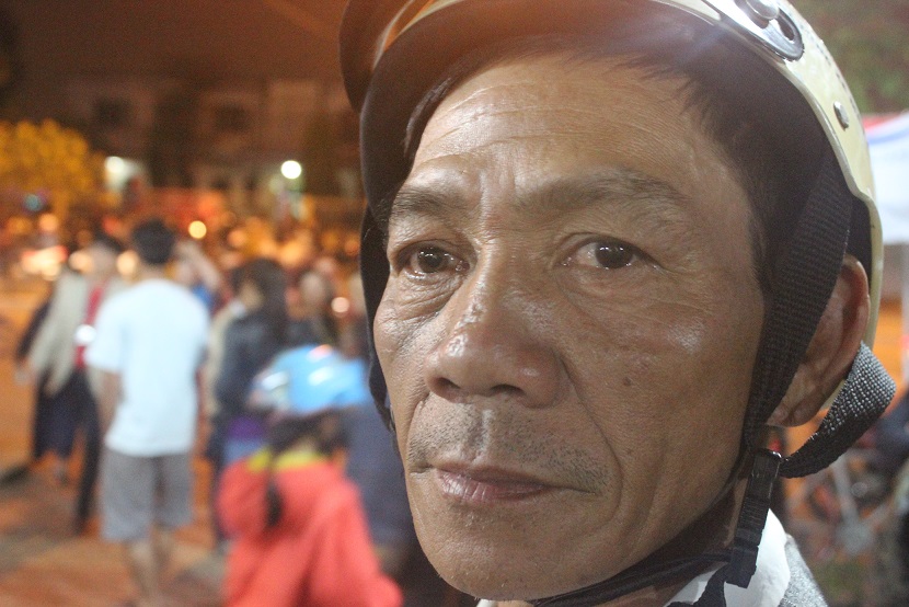 Đôi mắt ngấn lệ của Ông Lê Văn Bảy (54 tuổi).