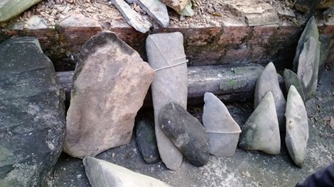 Những thanh đá cổ được phát hiện tại Cư Nẵm có thể là một bộ đàn cổ