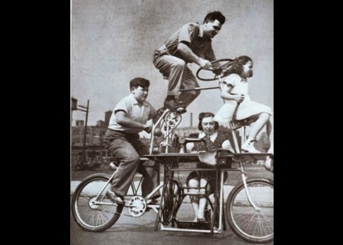 Chiếc xe đạp đa năng có thể chở cả một gia đình kèm theo một chiếc máy may để người phụ nữ có thể làm việc trong lúc di chuyển. Phát minh đặc biệt này xuất hiện năm 1939