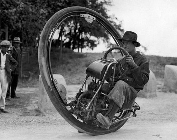 Xe mô tô một bánh của M. Goventosa de Udine (Italy) xuất hiện trên thế giới vào năm 1931