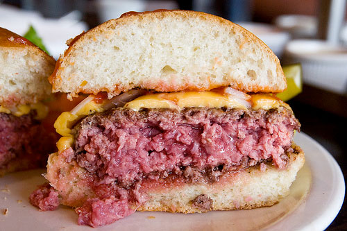 phát hiện khuẩn E.coli trong hamburger thịt tái