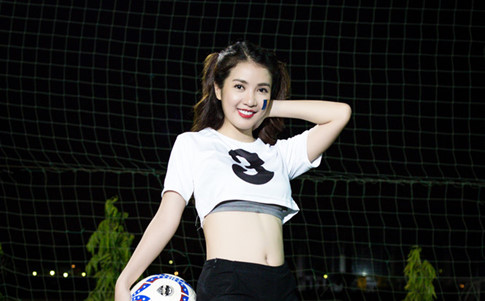 Hot girl Linh Napie ủng hộ đội tuyển Ý