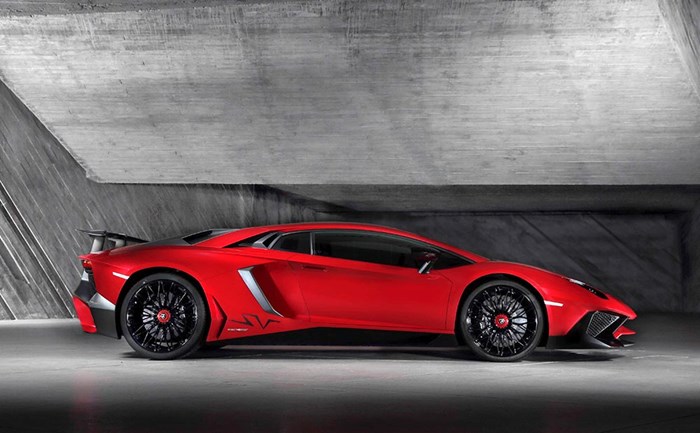 Với trọng lượng nhẹ hơn và công suất lớn hơn, mẫu siêu xe Lamborghini mới này có thể tăng tốc từ 0-100 km/h chỉ trong 2,8 giây