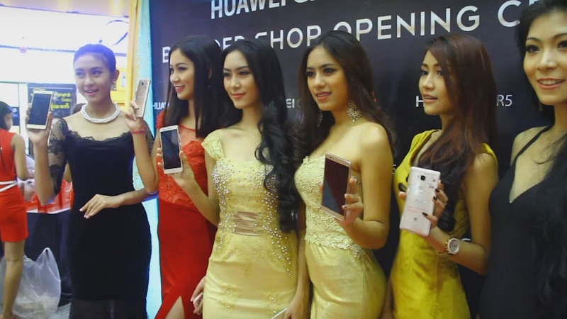 Huawei GR5 có màn hình Full HD 5.5 inch. Ảnh: YouTube MyanmarCelebrity TV