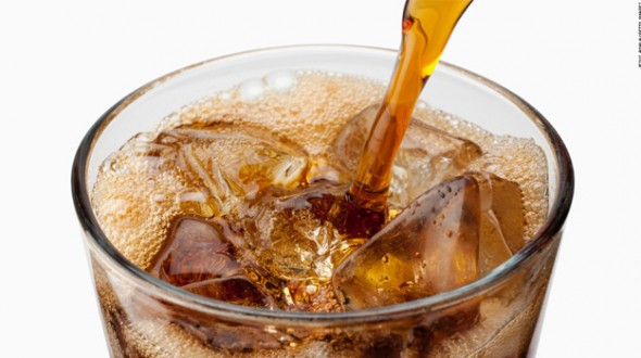 Nước uống soda có đường được chỉ ra làm lão hóa nhanh như hút thuốc