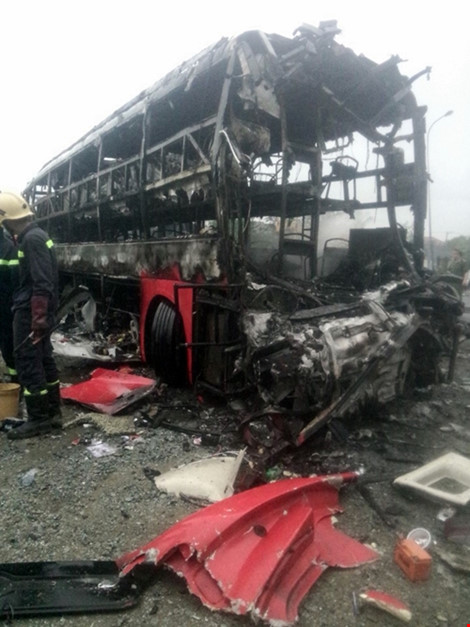 Tính đến thời điểm này, vụ tai nạn đã khiến ít nhất 14 người chết và 36 người bị bỏng nặng. Ảnh PLO