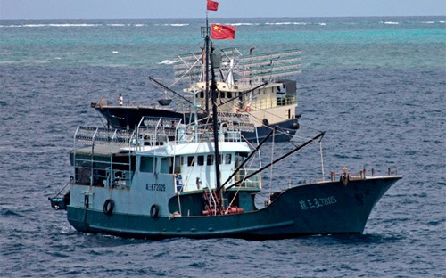 Hàn Quốc vừa bắt giữ hai tàu cá Trung Quốc đánh bắt hải sản trái phép trong vùng đặc quyền kinh tế của Seoul