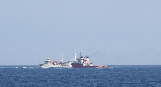 Tàu cá Trung Quốc tiếp cận tàu cá của Việt Nam