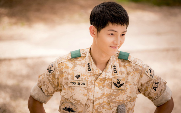 Song Joong Ki có một anh trai trông hoàn toàn khác mình (nam tính, cơ bắp) và một em gái kém 7 tuổi tên Song Seul Ki. Song Joong Ki có một anh trai trông hoàn toàn khác mình (nam tính, cơ bắp) và một em gái kém 7 tuổi tên Song Seul Ki.