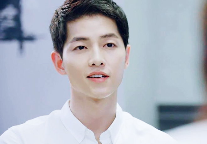 Mẫu bạn gái lý tưởng của Song Joong Ki là cô gái vừa dễ thương lại vừa quyến rũ, giống như Hong Eun Hee và Miranda Kerr (nhưng cả hai đều đã kết hôn!). Ngoài ra, Joong Ki nói anh thích đôi môi của IU và thấy vui khi nhìn cô ấy hát. Mẫu bạn gái lý tưởng của Song Joong Ki là cô gái vừa dễ thương lại vừa quyến rũ, giống như Hong Eun Hee và Miranda Kerr (nhưng cả hai đều đã kết hôn!). Ngoài ra, Joong Ki nói anh thích đôi môi của IU và thấy vui khi nhìn cô ấy hát.