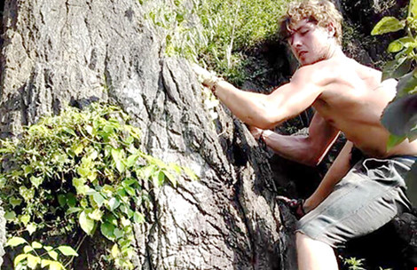 Aiden Webb (sinh năm 1993, người Norwich, Anh) mất tích trong một chuyến du lịch tại Việt Nam.  Ngay sau khi nhận được tin, lãnh đạo tỉnh Lào Cai và huyện Sa Pa đã tổ chức lực lượng cứu hộ, tìm kiếm với hàng trăm người khoanh vùng tìm kiếm nạn nhân. 