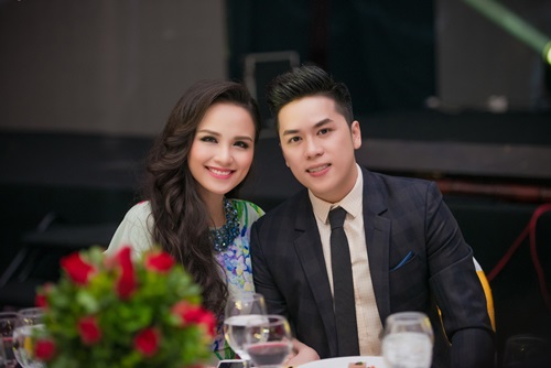 Khi làm vợ Quang Huy, Diễm Hương chấp nhận cuộc sống ở nhà thuê, đi xe máy cùng với người chồng trẻ tuổi, mới trong giai đoạn bắt đầu lập nghiệp.