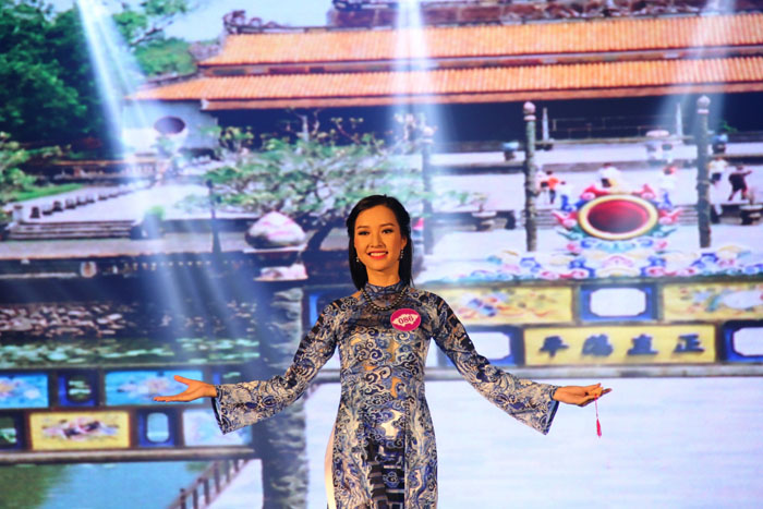 Lê Trần Ngọc Trân (SBD 280) nhận được nhiều sự quan tâm và ủng hộ của khán giả sau đêm Chung khảo phía Nam Hoa hậu Việt Nam 2016.
