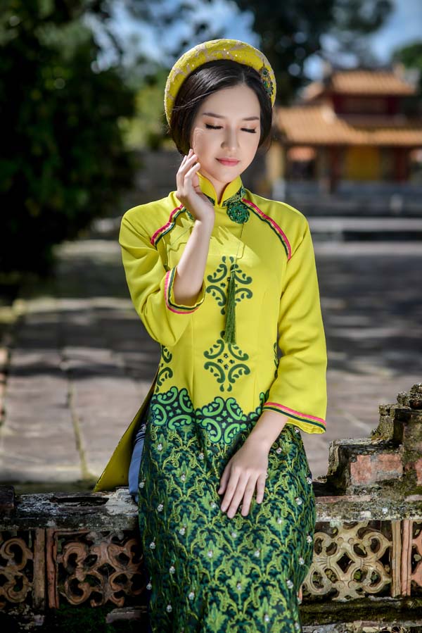 Trước khi đến với cuộc thi Hoa hậu Việt Nam 2016, cô là người đẹp thứ Nhất của cuộc thi ''Người đẹp du lịch Huế 2015''.