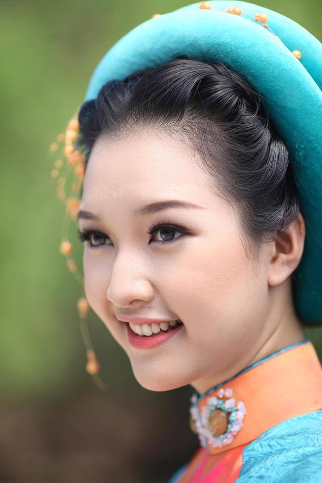 Được đánh giá là ứng cử viên sáng giá của Hoa hậu Việt Nam 2016, cô gái gốc Huế này đang nhận được sự quan tâm của nhiều người và ủng hộ của khán giả.