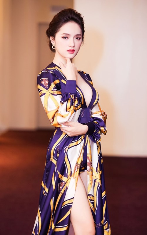 Ít ai biết rằng cô gái xinh đẹp đó từng tham gia Vietnam Idol 2010 trong hình hài của một chàng trai. Ít ai biết rằng cô gái xinh đẹp đó từng tham gia Vietnam Idol 2010 trong hình hài của một chàng trai.