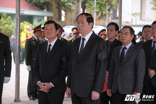 Chủ tịch nước Trần Đại Quang và nguyên Chủ tịch nước Trương Tấn Sang đến viếng