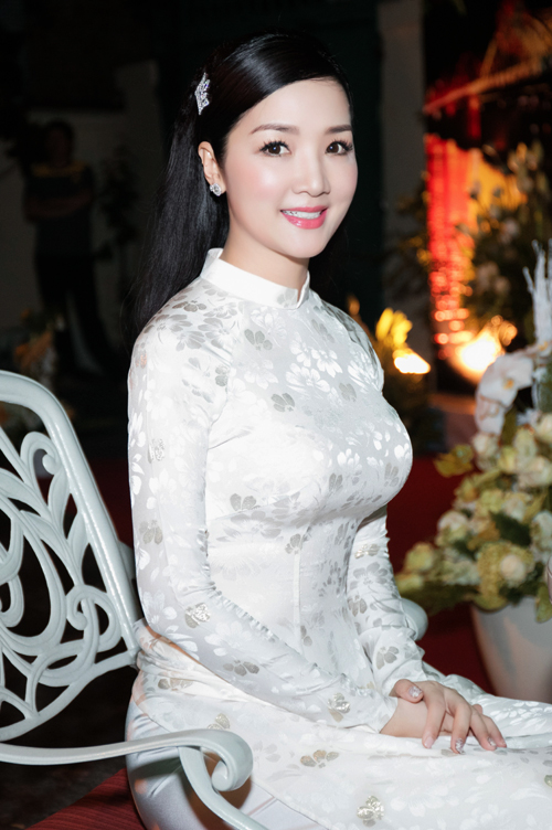 Năm 1990, thông tin Giáng My đăng quang Hoa hậu Đền Hùng, sau 25 năm, người đẹp vẫn khiến mọi người phải xuýt xoa về một nhan sắc xinh đẹp, quyến rũ thách thức thời gian.