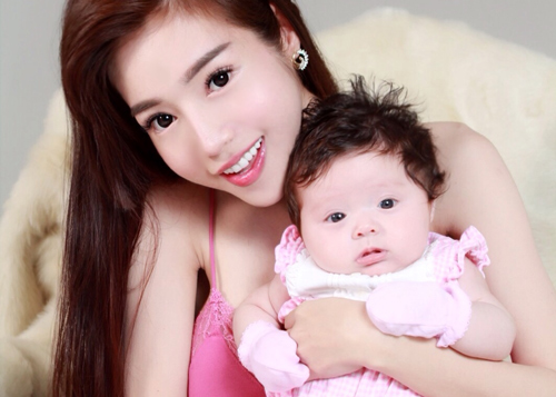 Elly Trần nổi tiếng là người đẹp giữ bí mật đời tư kín nhất showbiz Việt