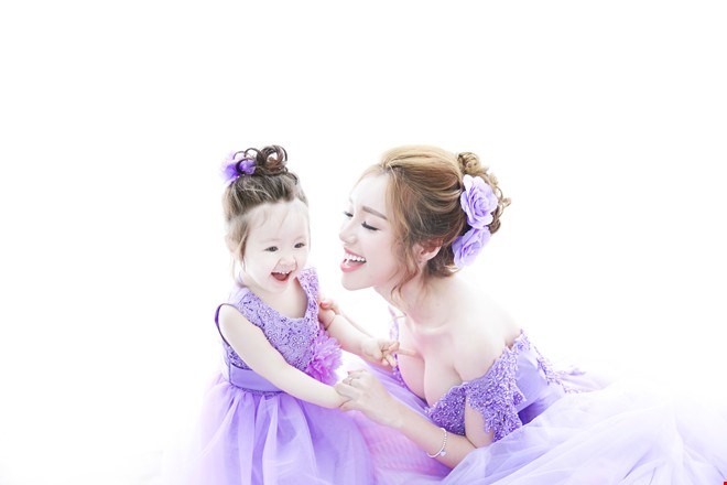 Thông tin về bà mẹ đơn thân và con nhỏ xuất hiện với tần suất cao trên báo chí và thu hút lượng độc giả lớn.