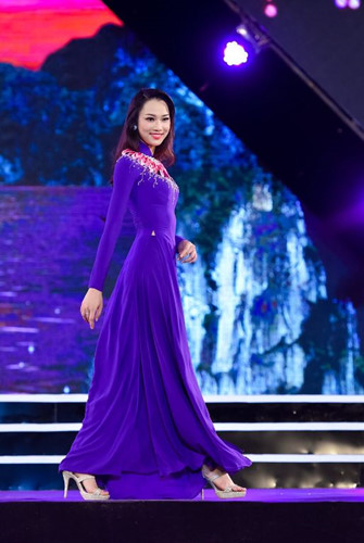 Trong 32 thí sinh lọt vào vòng chung khảo phía Bắc, Thủy Tiên là một trong số người đẹp hiếm hoi sở hữu chiều cao vượt trội - 1,79m. 