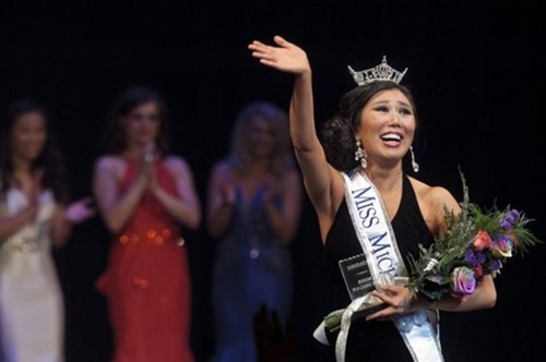 Việc đăng quang Hoa hậu đã khiến Arianna trở thành người gốc Á đầu tiên đăng quang trong lịch sử Miss Michigan. T