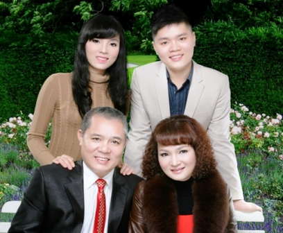 Ban đầu, chính bà Thêm cũng không nghĩ con gái mình trở thành tân Hoa hậu Việt Nam 2014. Điều này đã khiến cuộc sống của cả gia đình bà thay đổi. Ban đầu, chính bà Thêm cũng không nghĩ con gái mình trở thành tân Hoa hậu Việt Nam 2014. Điều này đã khiến cuộc sống của cả gia đình bà thay đổi.