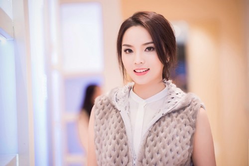 Hoa hậu Nguyễn Cao Kỳ Duyên cũng đã viết thư xin lỗi Ban tổ chức cuộc thi Hoa hậu Việt Nam 2014, lãnh đạo báo Tiền Phong và xin lỗi công khai trên trang mạng của mình về hành vi hút thuốc lá như trong đoạn băng hình.