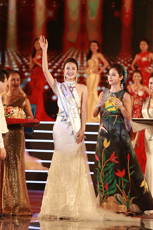 Đêm chung kết Hoa hậu Bản sắc Việt 2016 diễn ra tại Sầm Sơn (Thanh Hóa) gọi tên Trần Thị Thu Ngân đăng quang ở ngôi vị cao nhất. 