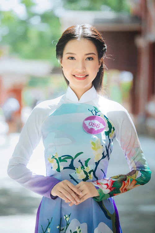 Dù chỉ sở hữu chiều cao 1,68 m nhưng với gương mặt phúc hậu, tính cách thân thiện và thành tích học tập đáng nể, Ngọc Trân trở thành một trong những ứng viên nặng ký của top 3 Hoa hậu Việt Nam 2016.