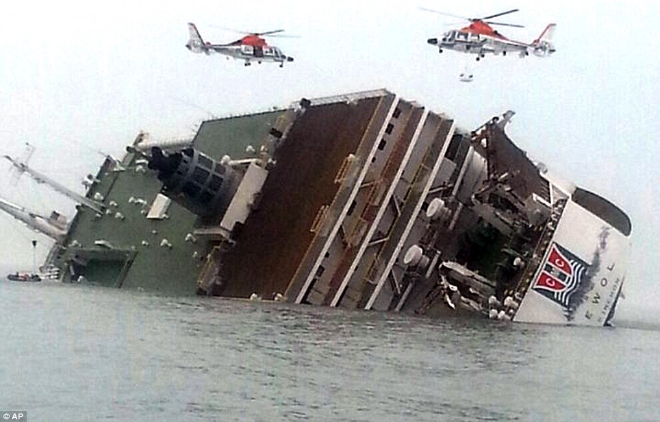 Vụ chìm phà Sewol, Hàn Quốc, đã khiến 304 người thiệt mạng, trong đó chủ yếu là học sinh