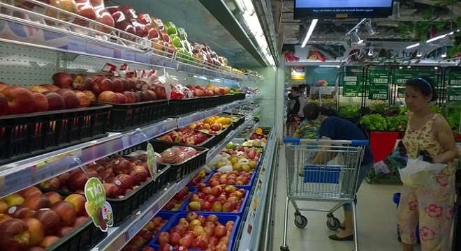 Hoa quả có mác nhập khẩu tràn ngập siêu thị