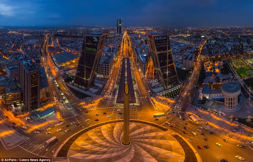 Kazan là thành phố thuộc Liên bang Nga, thủ phủ Cộng hòa Tatarstan, là hải cảng lớn trên tả ngạn sông Volga. Kazan là một trong những trung tâm kinh tế, chính trị, khoa học, giáo dục, văn hóa và thể thao lớn bậc nhất của nước Nga. Toà thành Kremlin Kazan được UNESSCO công nhận là Di sản toàn thế giới.