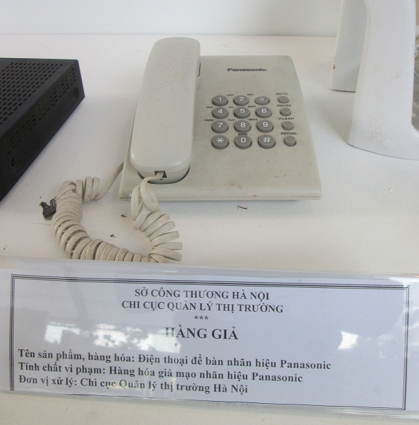 Điện thoại để bàn nhãn hiệu Panasonic giả, nhái cũng được giới thiệu cho người tiêu dùng biết