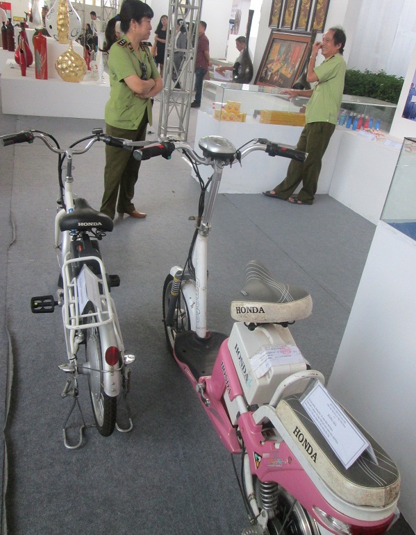 Nhiều sản phẩm như những chiếc xe đạp điện này, chẳng ai nghĩ là hàng giả nhưng theo Chi cục Quản lý Thị trường, sản phẩm xe đạp điện bị làm giả nhiều trên thị trường