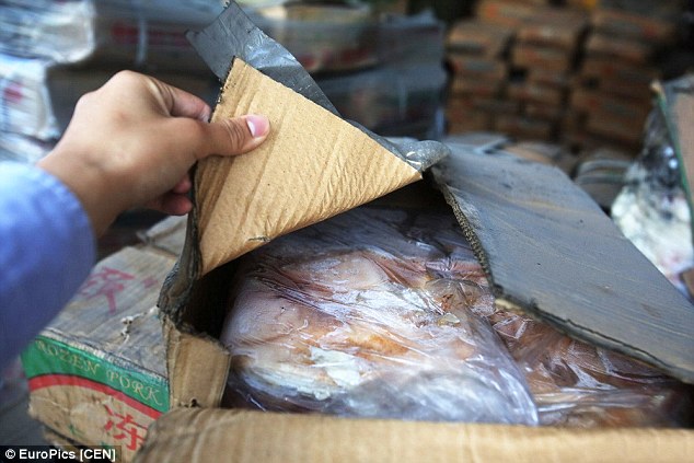 Hàng loạt vụ thu giữ thịt thối 40 năm, đu đủ đông lạnh quá hạn khiến người dân không khỏi lo ngại về vấn đề thực phẩm bẩn Trung Quốc