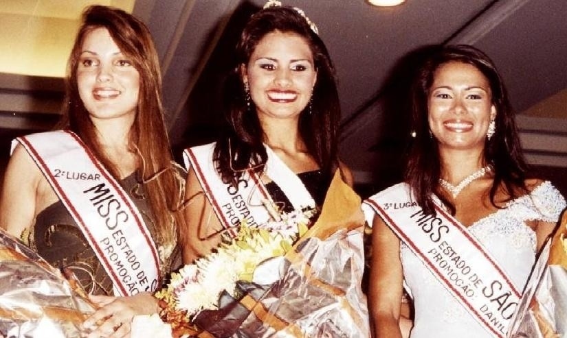 Marcela từng đoạt vương miện Hoa hậu trong cuộc thi Hoa hậu Campinas. Sau đó cô giành ngôi Á hậu 1 trong cuộc thi Hoa hậu Sao Paulo năm 2002. Sau khi thử sức trong một số cuộc thi sắc đẹp, cô chuyển sang làm người mẫu. 
