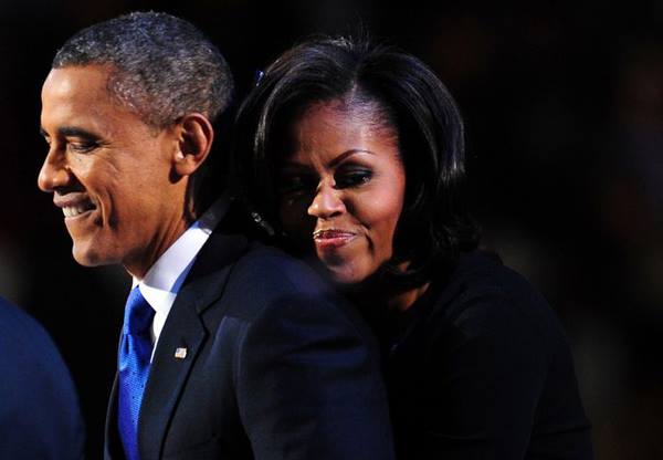 Ông Obama gặp bà Michelle Robinson hồi tháng 6-1989 khi còn là sinh viên ĐH Havard và mới bắt đầu vào làm việc tại Hãng luật Sidley Austin ở Chicago. Một người bạn của ông Obama kể ông đã bị quyến rũ ngay khi gặp bà Michelle
