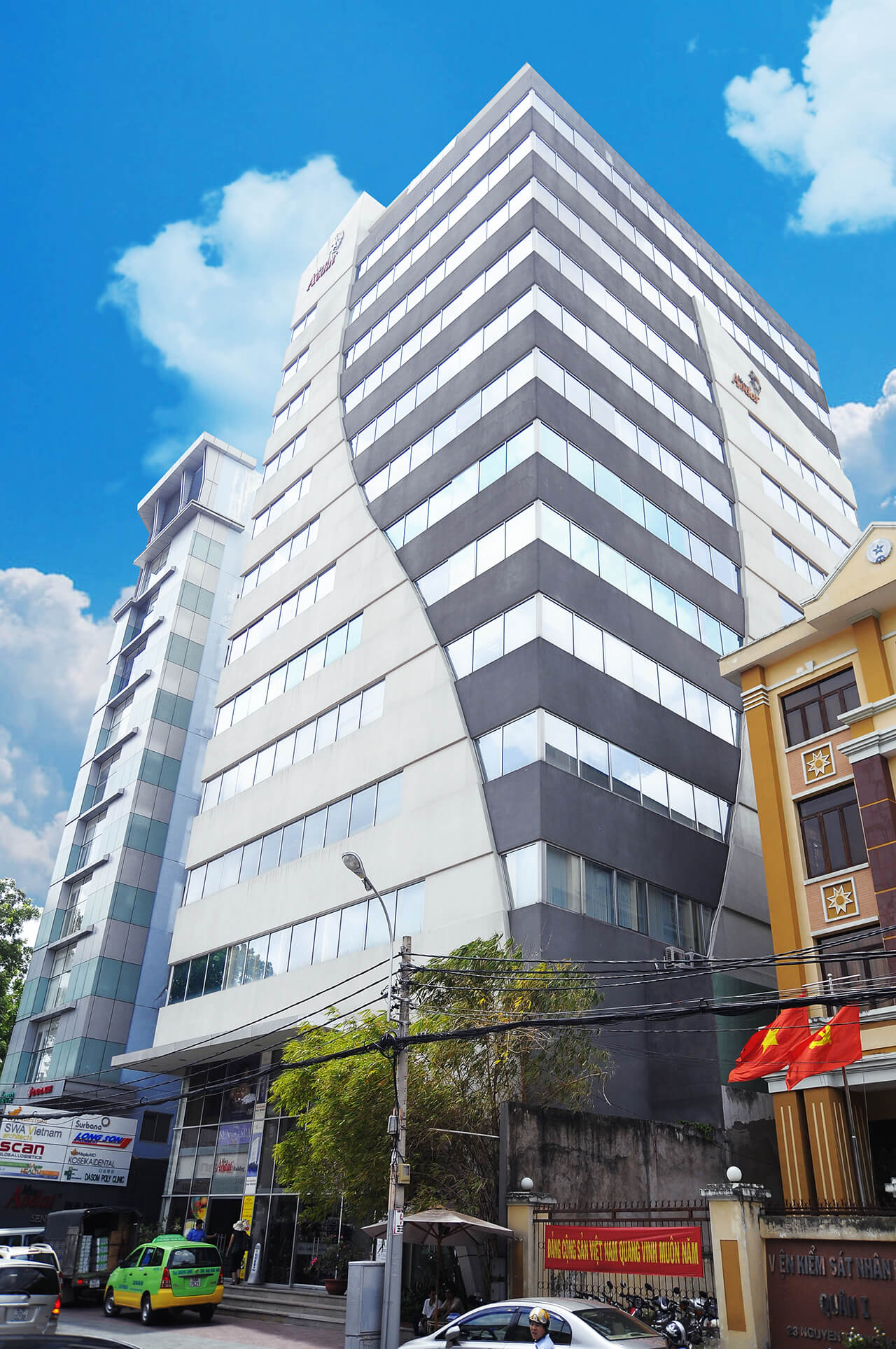Miss Ao Dai Building - Tòa nhà nơi chứa DreamPlex bên trong - là một trong những bất động sản đầu tiên của Tâp đoàn Trung Thủy