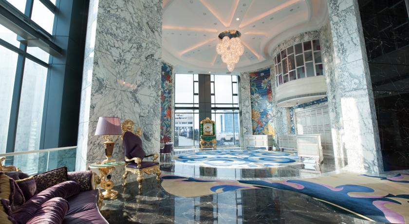 Đây là khách sạn cao nhất tại TP.HCM. Tất cả các phòng đều có cửa sổ kính từ trần tới sàn mở ra tầm nhìn thoáng rộng bao quát khu trung tâm thành phố Sài Gòn.