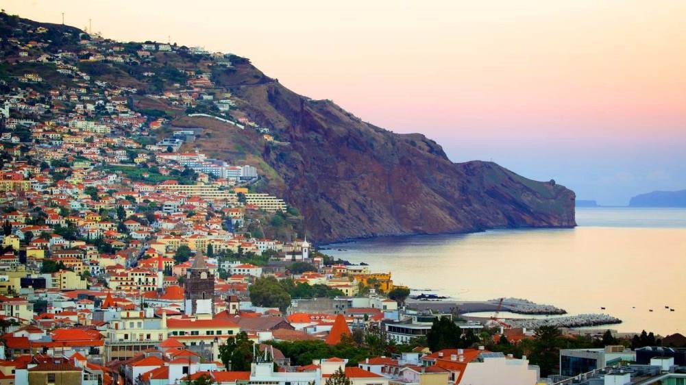 Khách sạn đầu tiên mở cửa vào 25/6 trên đảo Madeira, tây nam Bồ Đào Nha. Khách sạn ở Lisbon dự định khai trương vào tháng 8, ở New York năm 2017 và ở Madrid vào 2019. 