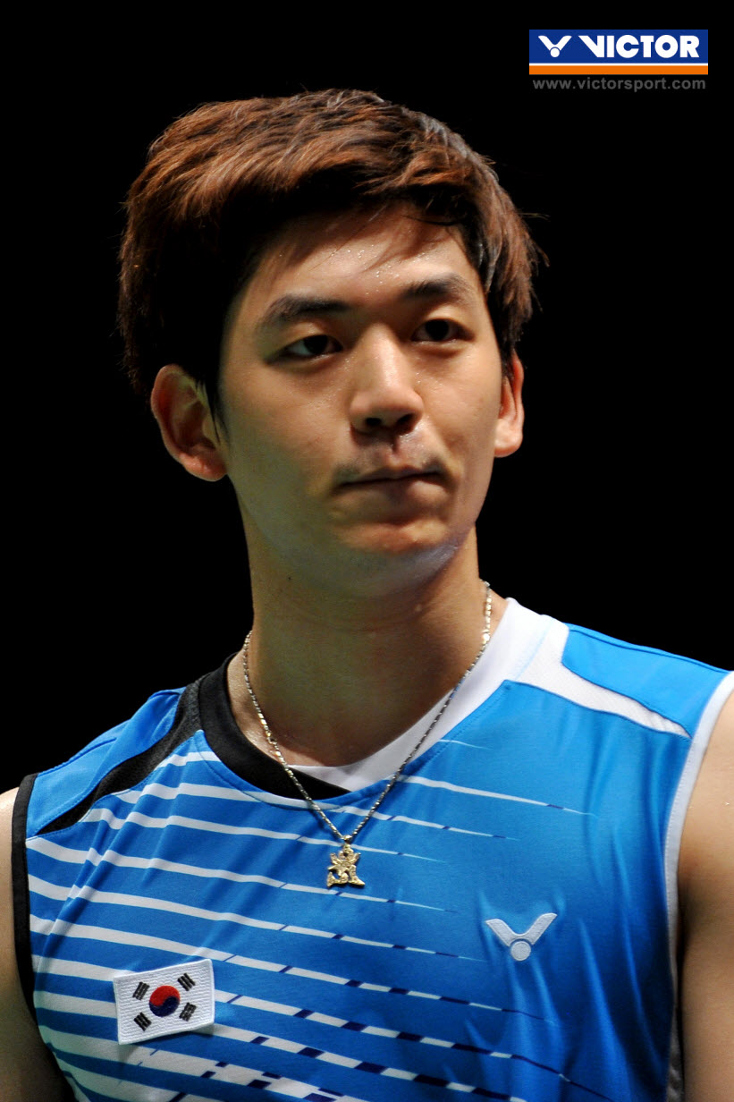 Lee Yong Dae sinh ngày 11 tháng 9 năm 1988, cao 1m80, nặng 74kg là tay vợt cầu lông số 1 thế giới nội dung đôi nam của Hàn Quốc. 
