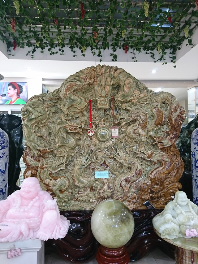 dai-gia-thai-nguyen-bo-tien-ty-mua-buc-tranh-ngoc-tac-9-con-rong-nang-5-tan dai-gia-thai-nguyen-bo-tien-ty-mua-buc-tranh-ngoc-tac-9-con-rong-nang-5-tan