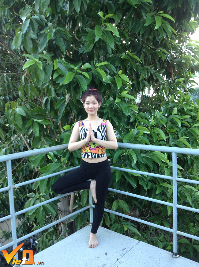Chị Hoàng Thương Thương 25 tuổi (Việt Trì, Phú Thọ) là một huấn luyện viên yoga. Chị cho biết tại câu lạc bộ yoga mà chị làm việc, học viên có đủ các độ tuổi từ 7-65 tuổi. 